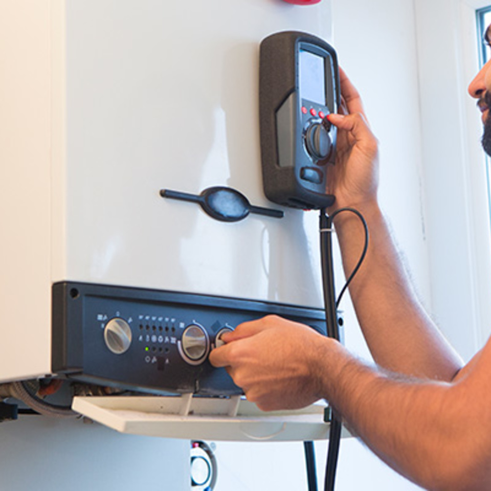 Hack­schnitzel­heizung bei Elektrotechnik Nill GmbH in Bodelshausen