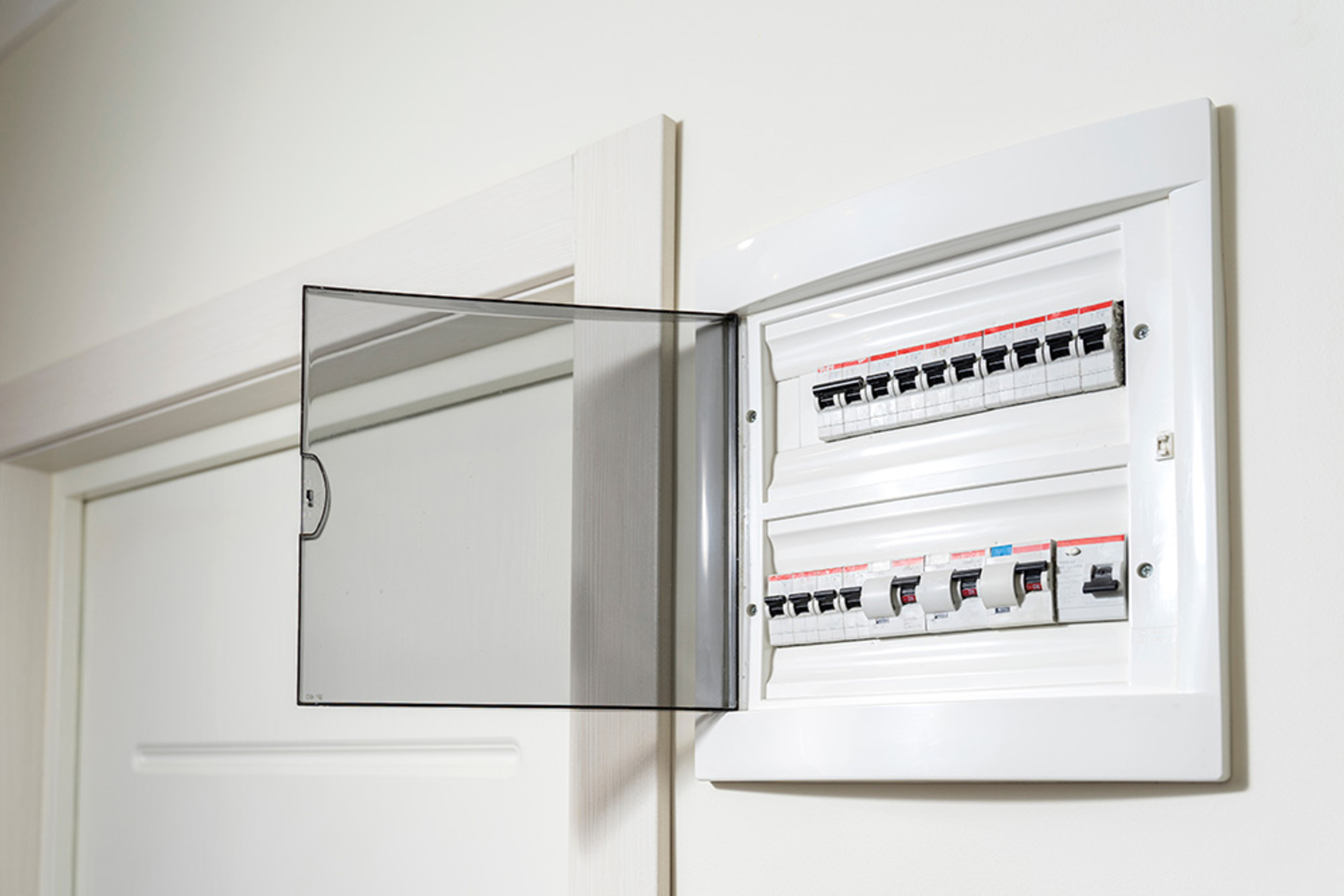 Über­spannungs­schutz bei Elektrotechnik Nill GmbH in Bodelshausen